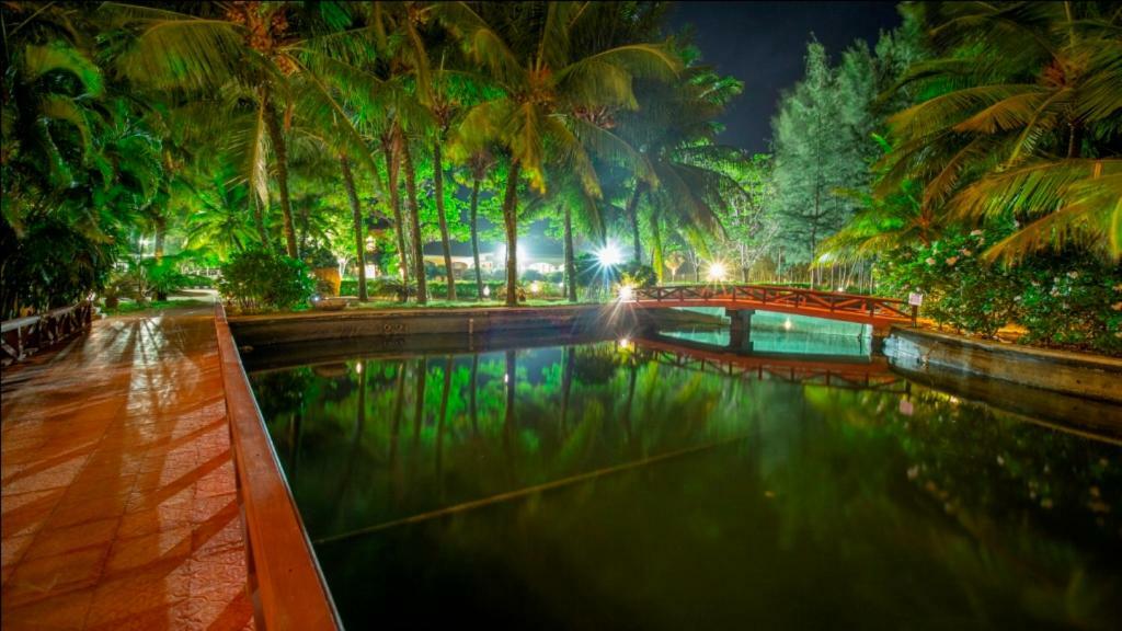 Ocean Spray Kālapettai Exterior foto